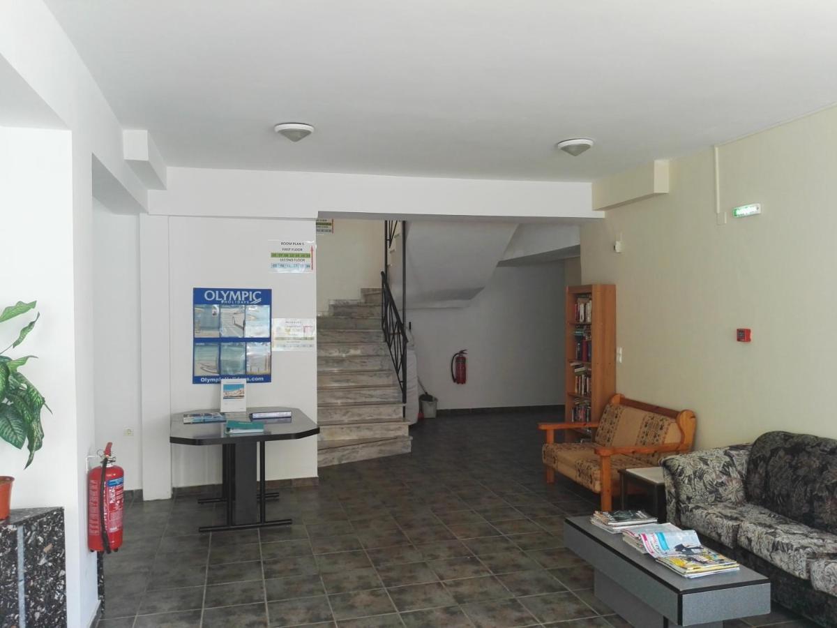 Epis Hotel Agia Marina Exteriör bild