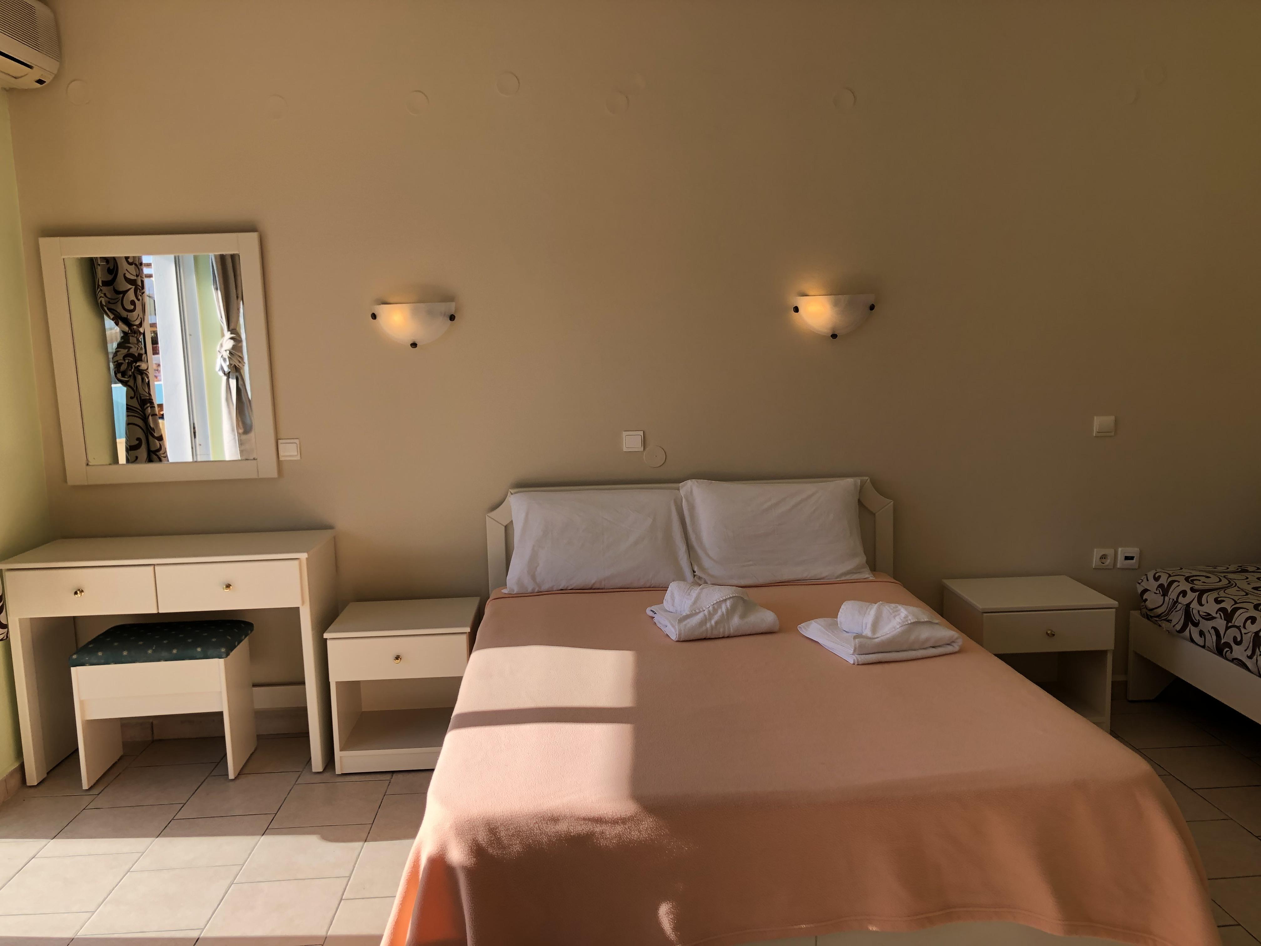 Epis Hotel Agia Marina Exteriör bild