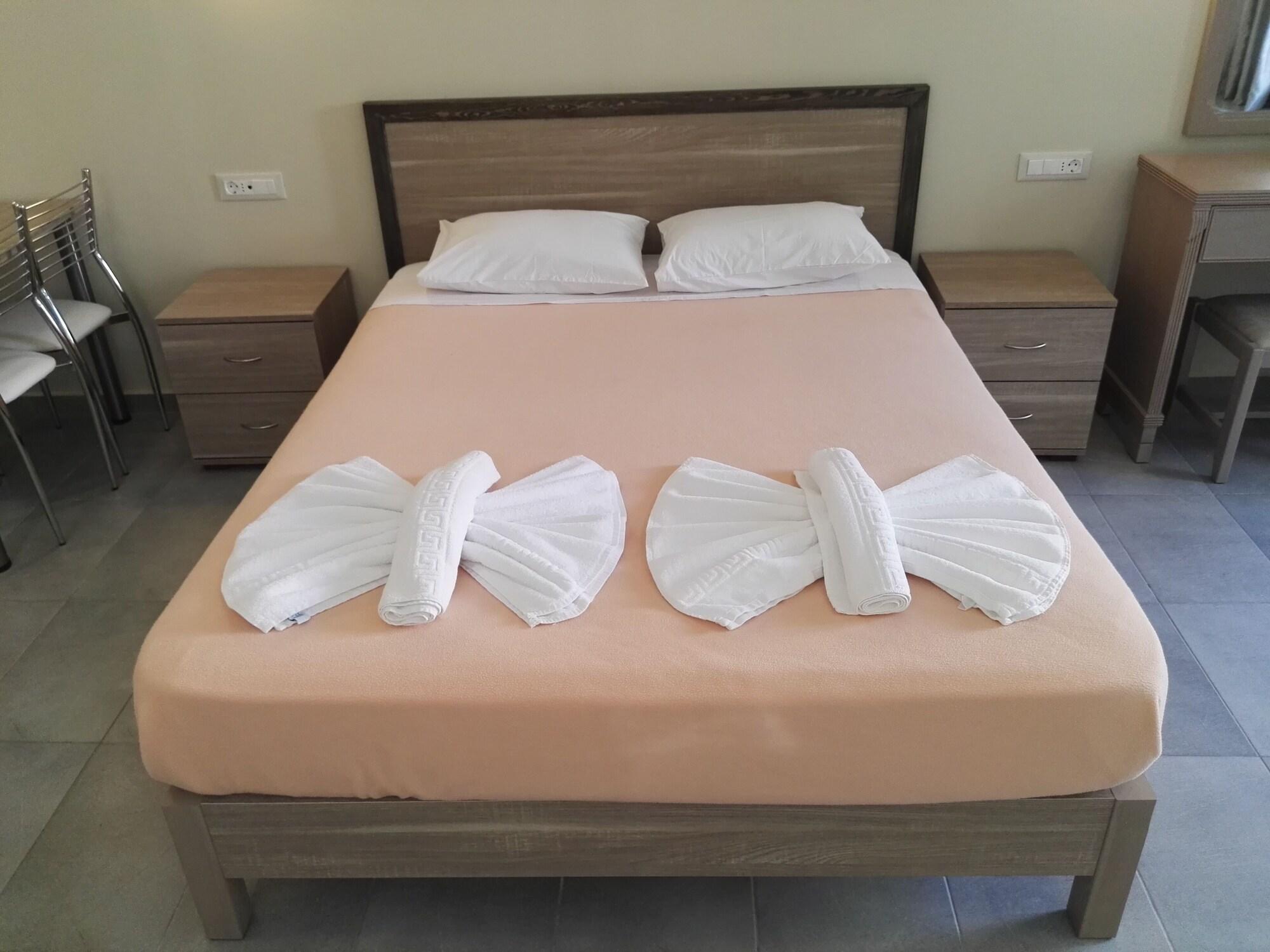Epis Hotel Agia Marina Exteriör bild