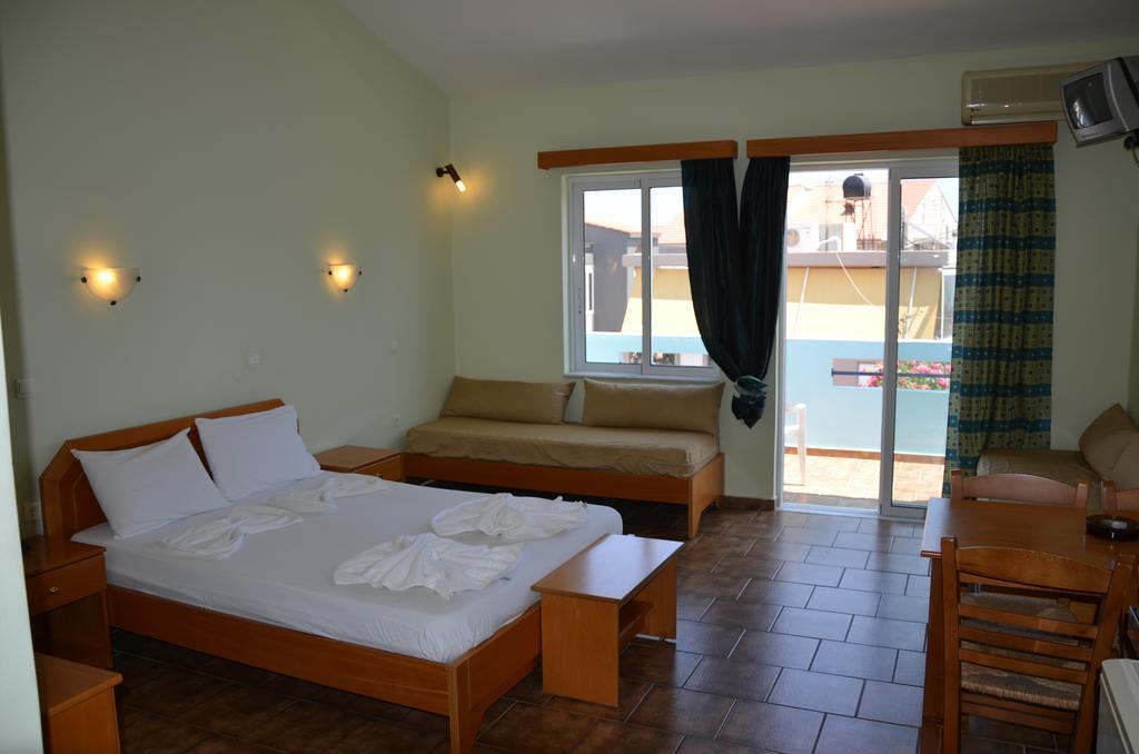 Epis Hotel Agia Marina Exteriör bild