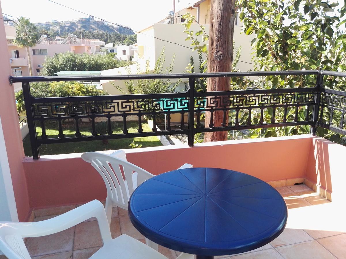 Epis Hotel Agia Marina Exteriör bild
