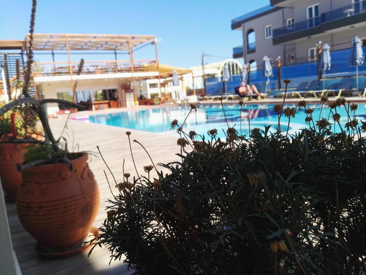 Epis Hotel Agia Marina Exteriör bild