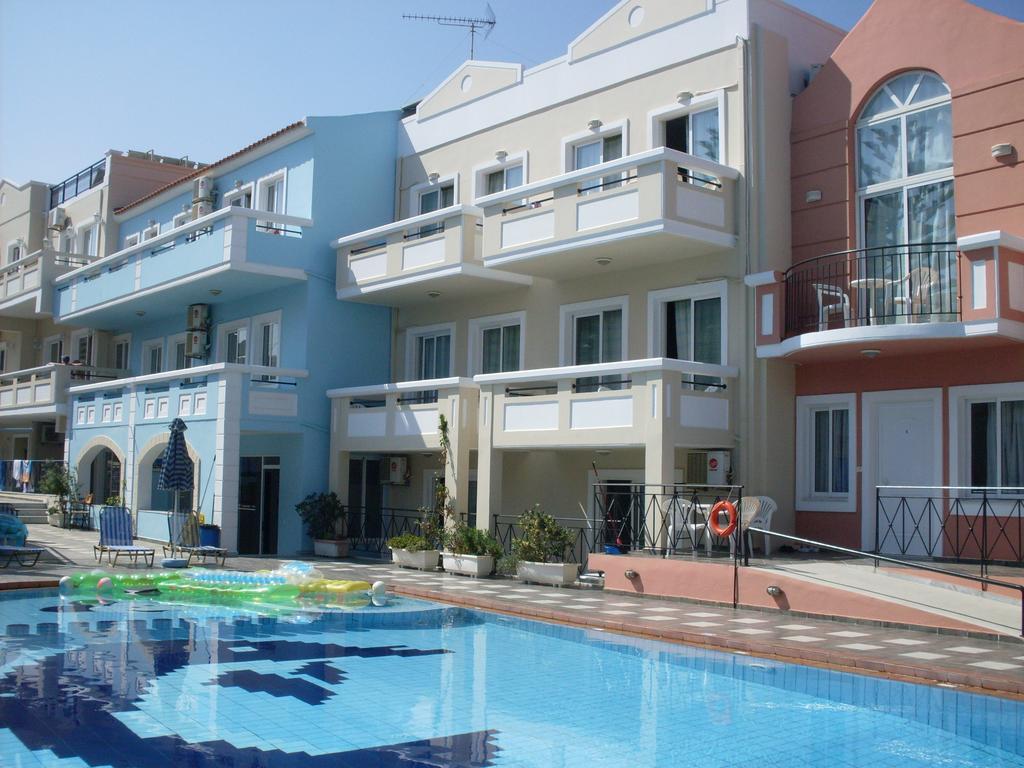 Epis Hotel Agia Marina Exteriör bild
