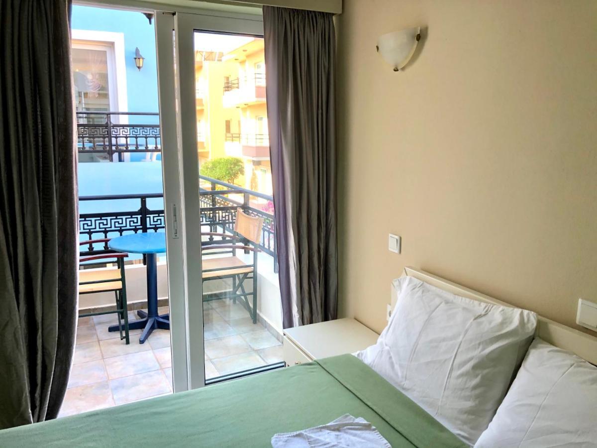 Epis Hotel Agia Marina Exteriör bild